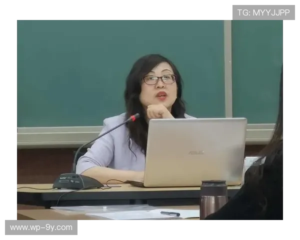 探讨足球之旅在不同场合中的多维应用及其综合价值深度呈现全面性